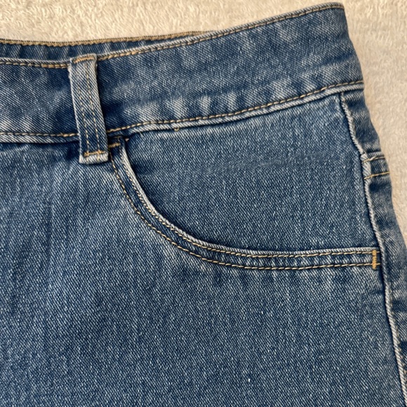 EUC H&M Classic High Waisted Jean Shorts size 8 with 3” inseam - Picture 2 of 6